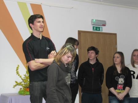 Okrogla miza Otrok v rejništvu = otrok med dvema družinama 25